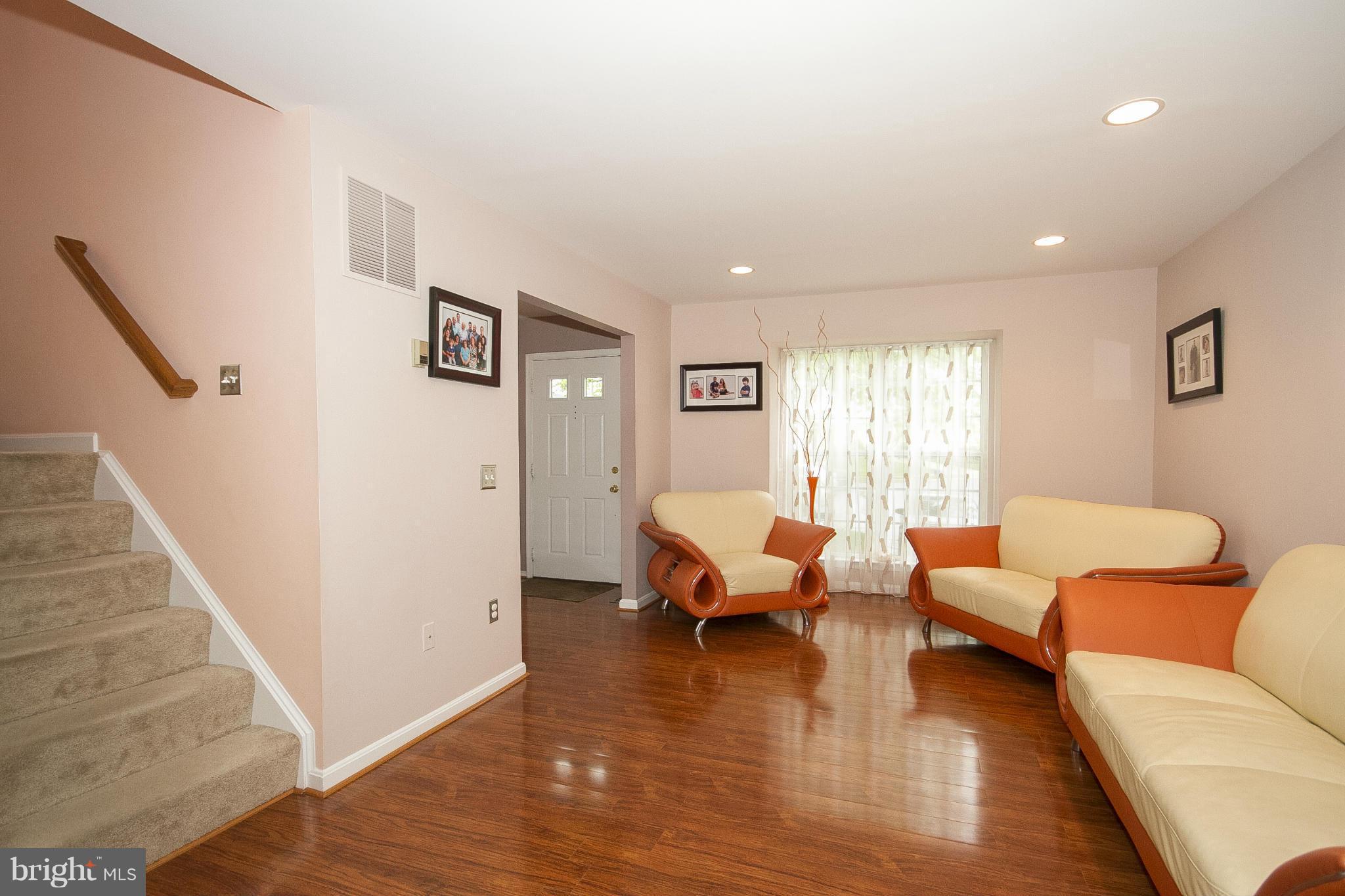 10921 Baskerville Road Reisterstown, MD 21136 - Photo 5 of 25 Living Room