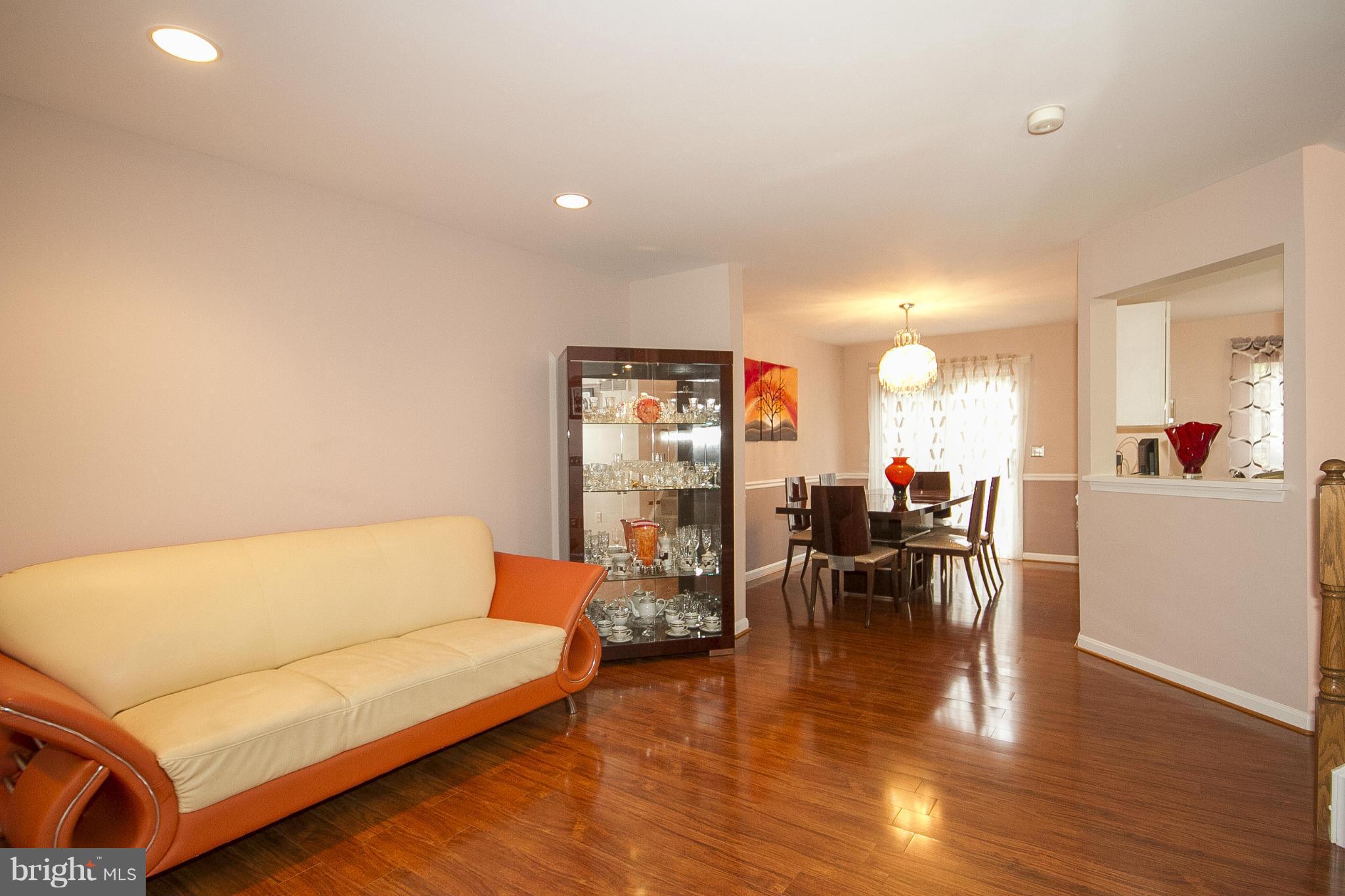 10921 Baskerville Road Reisterstown, MD 21136 - Photo 7 of 25 Living Room