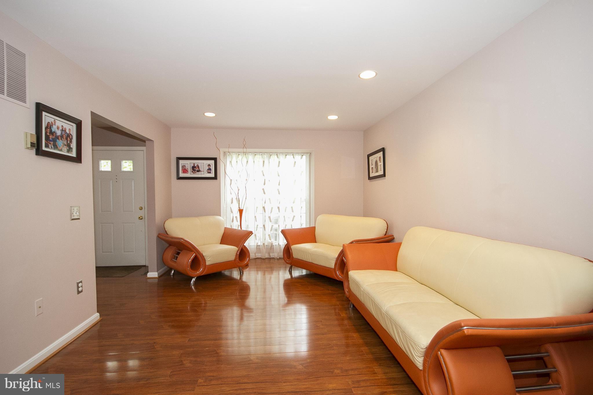 10921 Baskerville Road Reisterstown, MD 21136 - Photo 8 of 25 Living Room