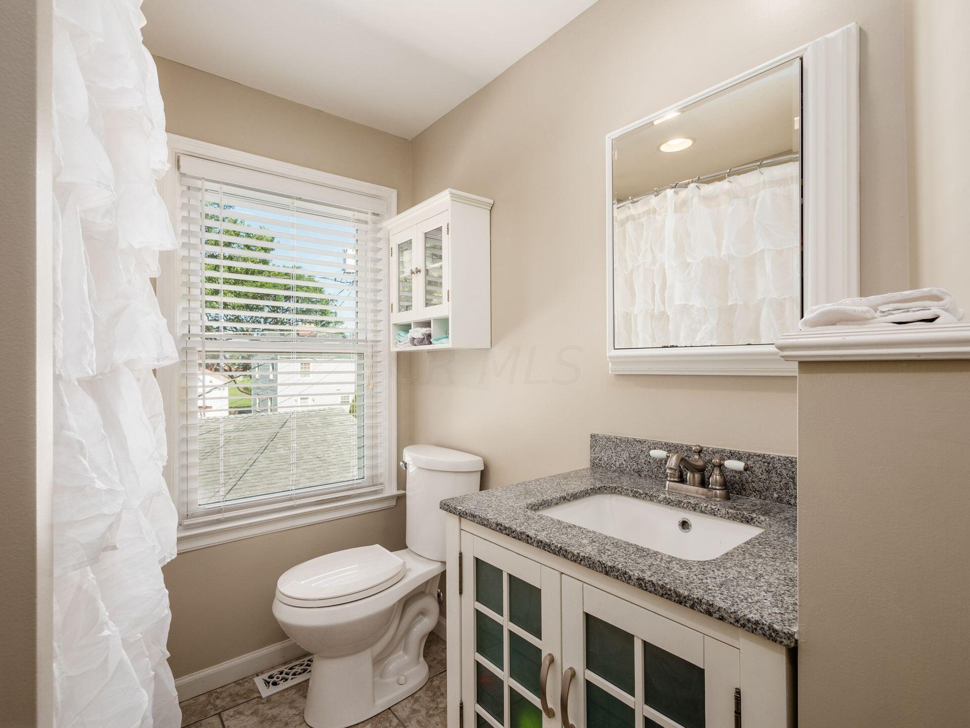 2801 Welsford Road Columbus, OH 43221 - Photo 37 of 47 038_a7915_A 2801 Welsford 089