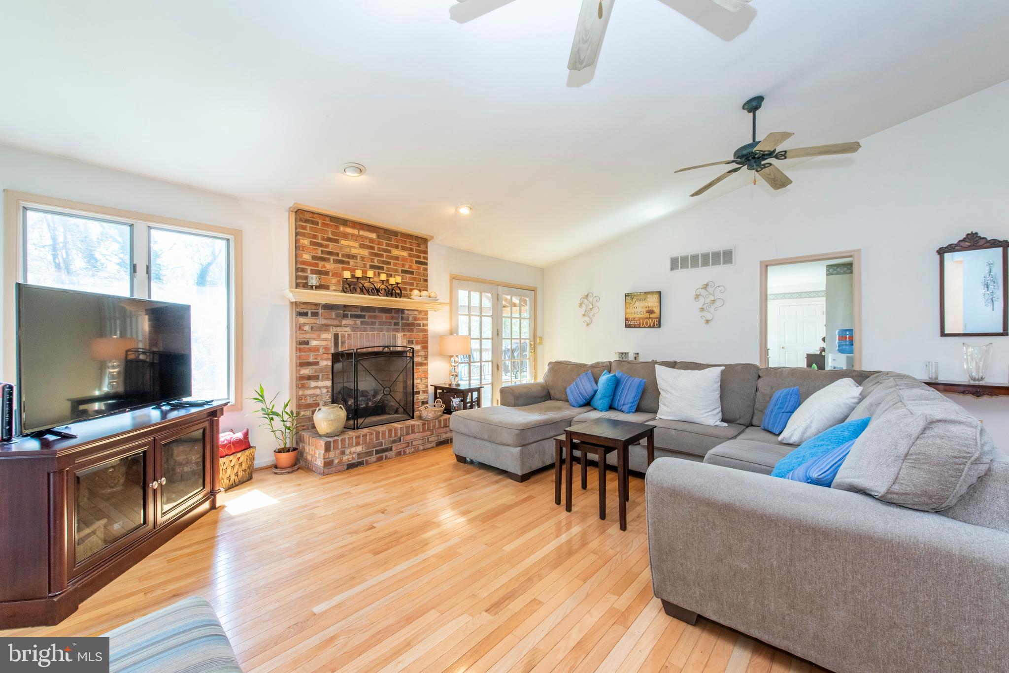849 Shore Acres Road Arnold, MD 21012 - Photo 14 of 48 Family Room