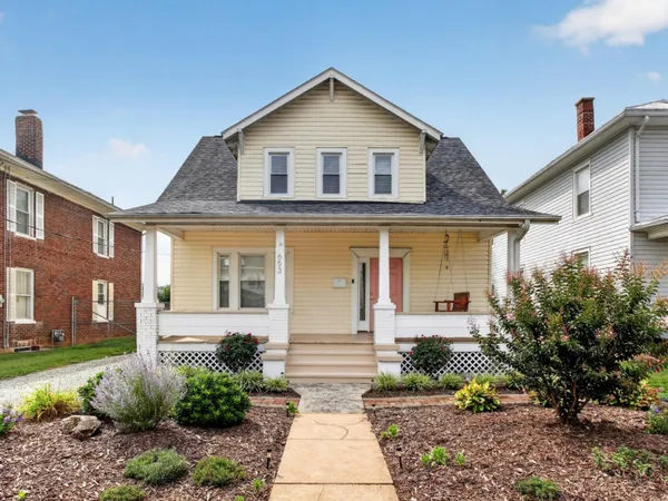 $219,950 | 653 Murray Avenue Southeast, Roanoke, VA 24013