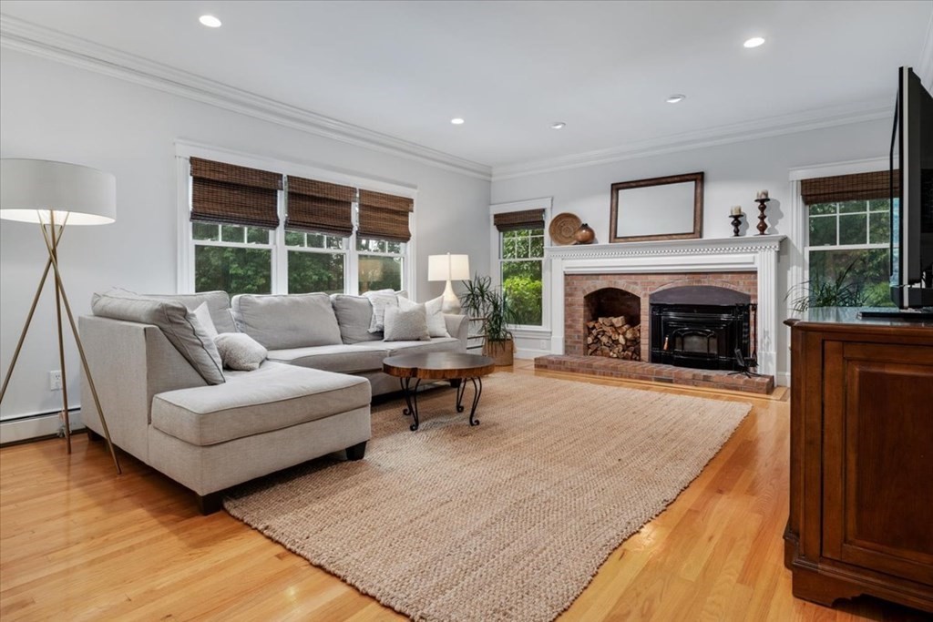 7 Old Town Road Walpole, MA 02081 - Photo 6 of 42 Gallery Image 6