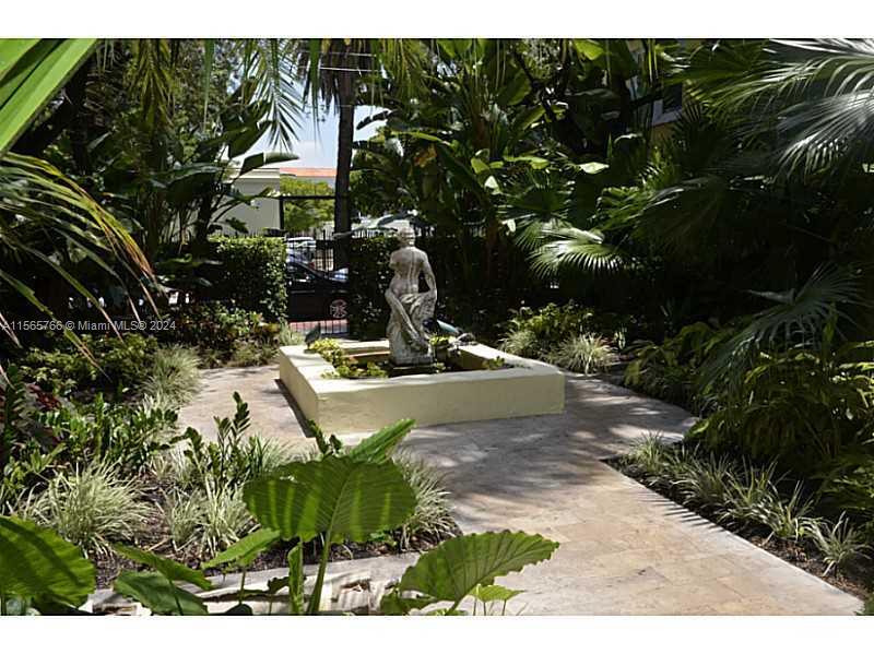 536 14th Street, Unit 107 Miami Beach, FL 33139 - Photo 13 of 13 a view of a park with plants
