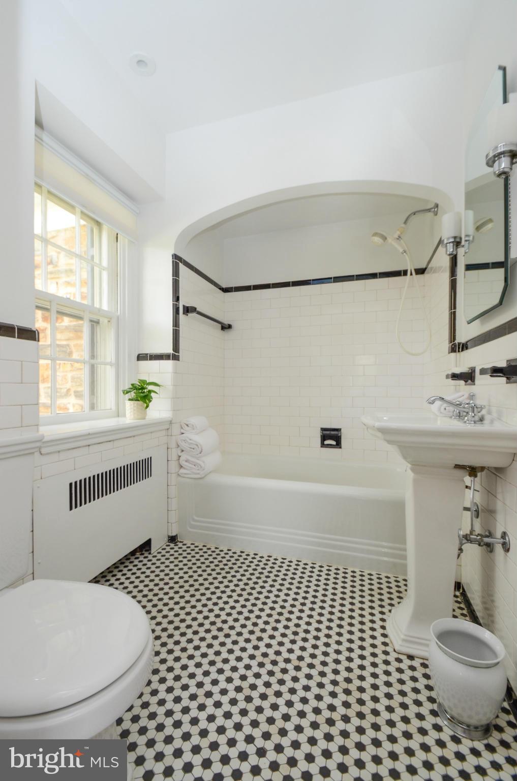 3801 Fenchurch Road Baltimore, MD 21218 - Photo 18 of 30 Bath (Master)