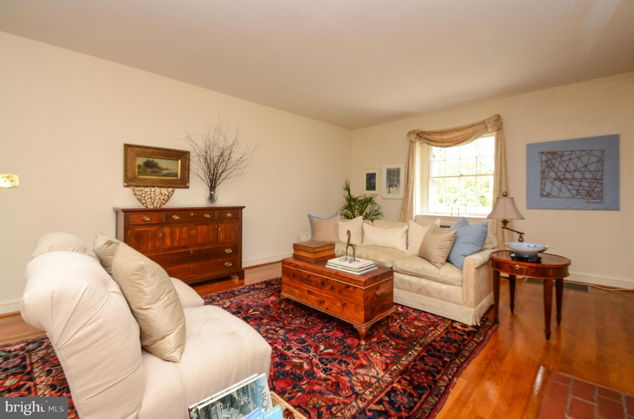 3801 Fenchurch Road Baltimore, MD 21218 - Photo 5 of 30 Living Room