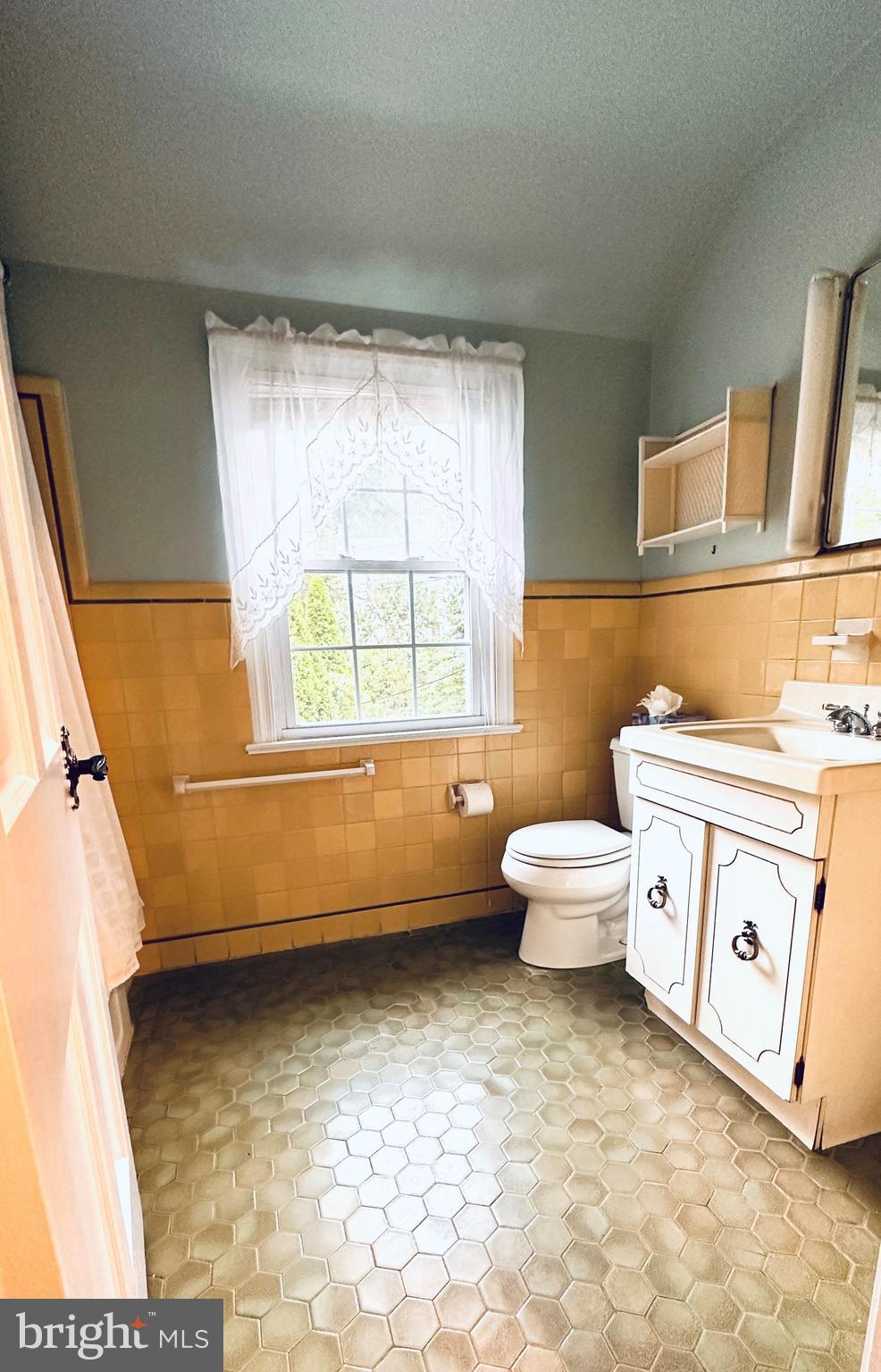 1128 Morris Road Wynnewood, PA 19096 - Photo 20 of 24 Second floor full bathroom