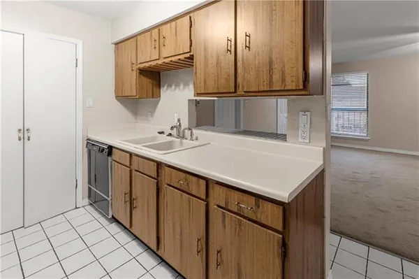 $139,000 | 1448 Carrollton Avenue, Unit 208, Metairie, LA 70005