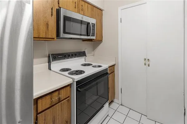 $139,000 | 1448 Carrollton Avenue, Unit 208, Metairie, LA 70005