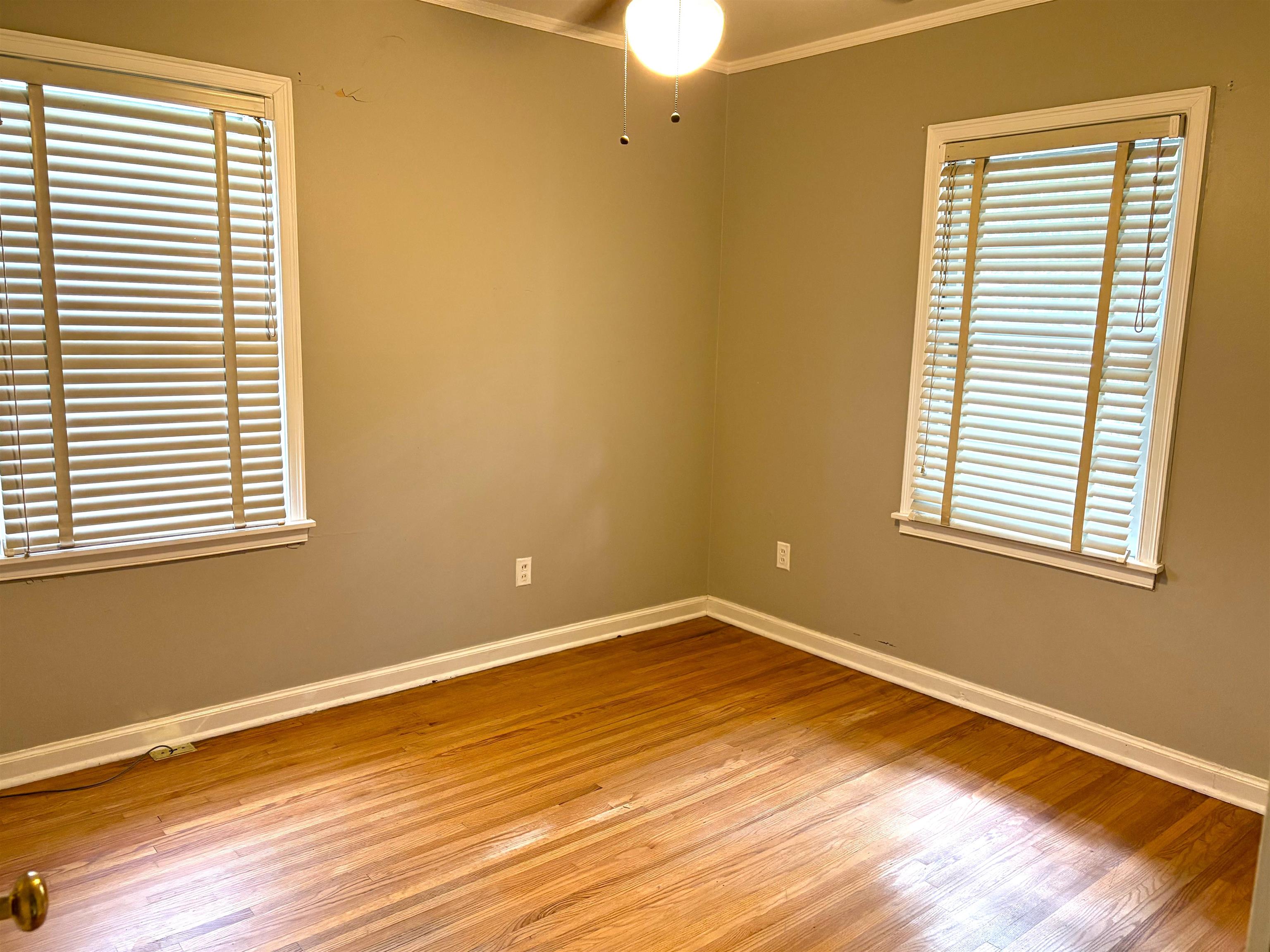 4651 Flamingo Road Memphis, TN 38117 - Photo 8 of 13 Hardwood flooring and dual windows with blinds
