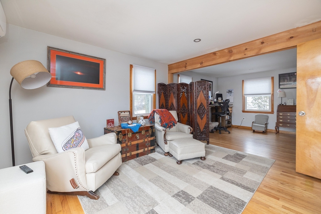35 Ridgeway Street Holyoke, MA 01040 - Photo 4 of 36 Gallery Image 4