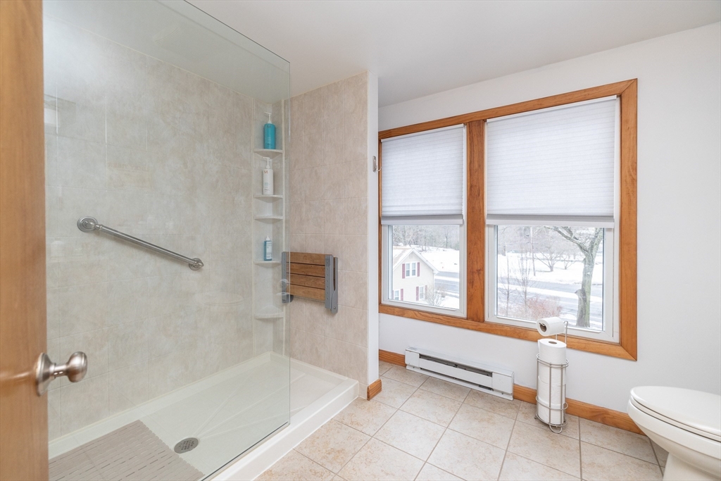 35 Ridgeway Street Holyoke, MA 01040 - Photo 5 of 36 Gallery Image 5