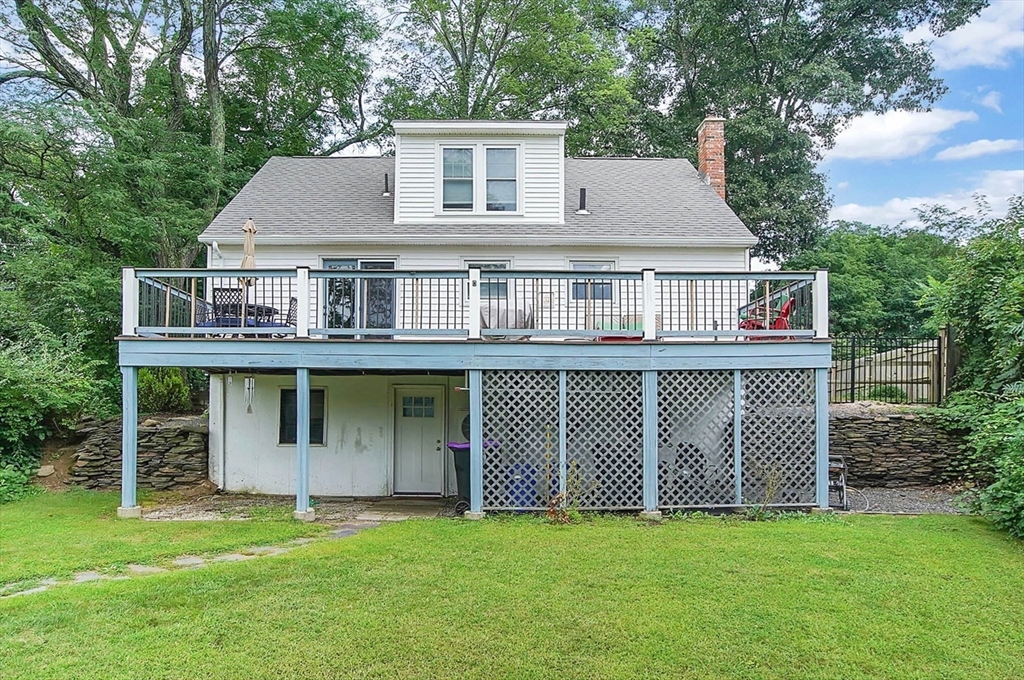 35 Ridgeway Street Holyoke, MA 01040 - Photo 8 of 36 Gallery Image 8