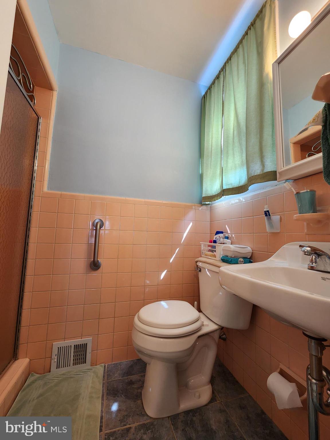 738 Colebrook Road Philadelphia, PA 19115 - Photo 17 of 29 Gallery Image 17