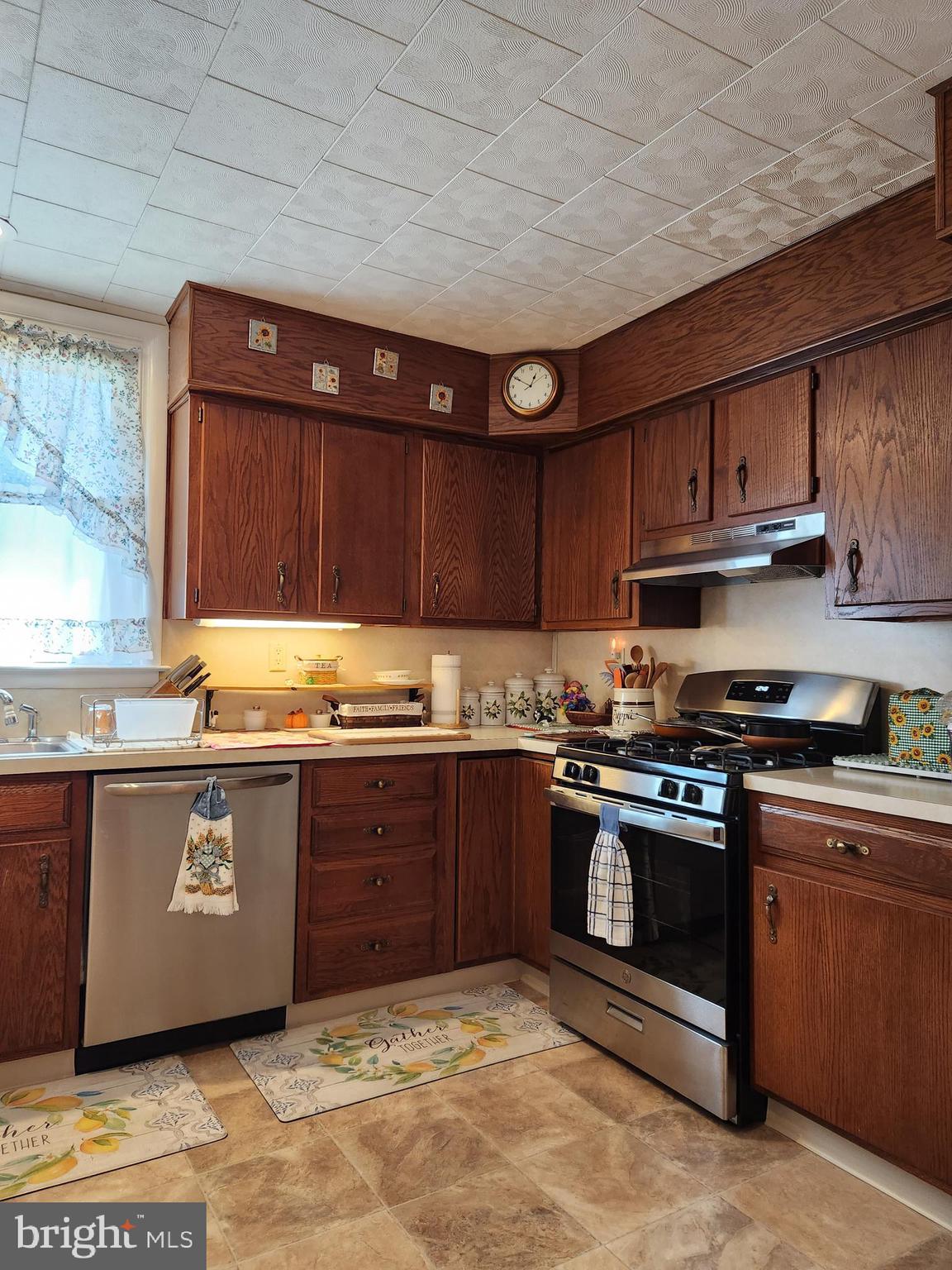 738 Colebrook Road Philadelphia, PA 19115 - Photo 8 of 29 Gallery Image 8