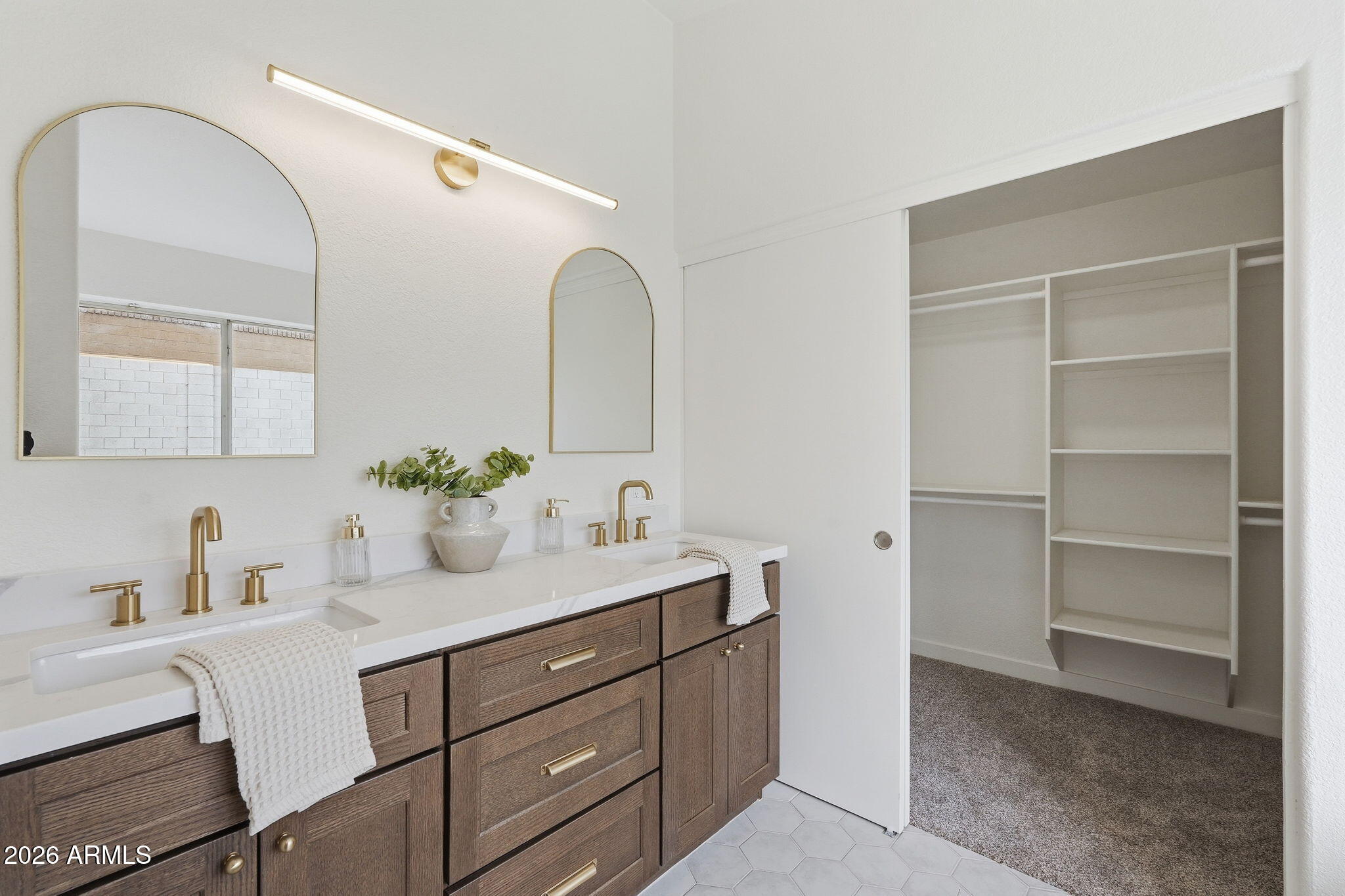 1635 East Fremont Road Phoenix, AZ 85042 - Photo 26 of 47 Primary Ensuite