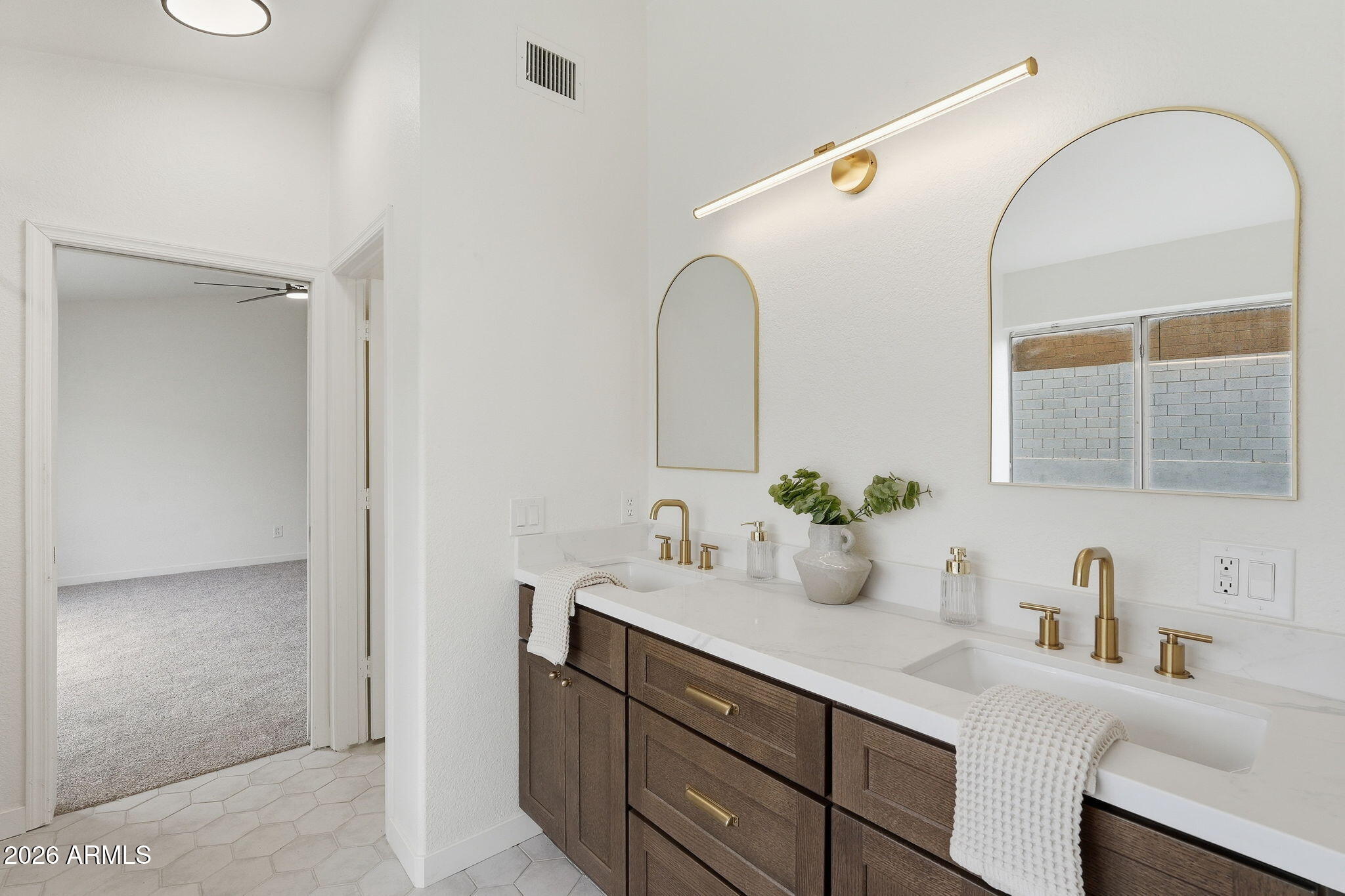 1635 East Fremont Road Phoenix, AZ 85042 - Photo 27 of 47 Primary Ensuite