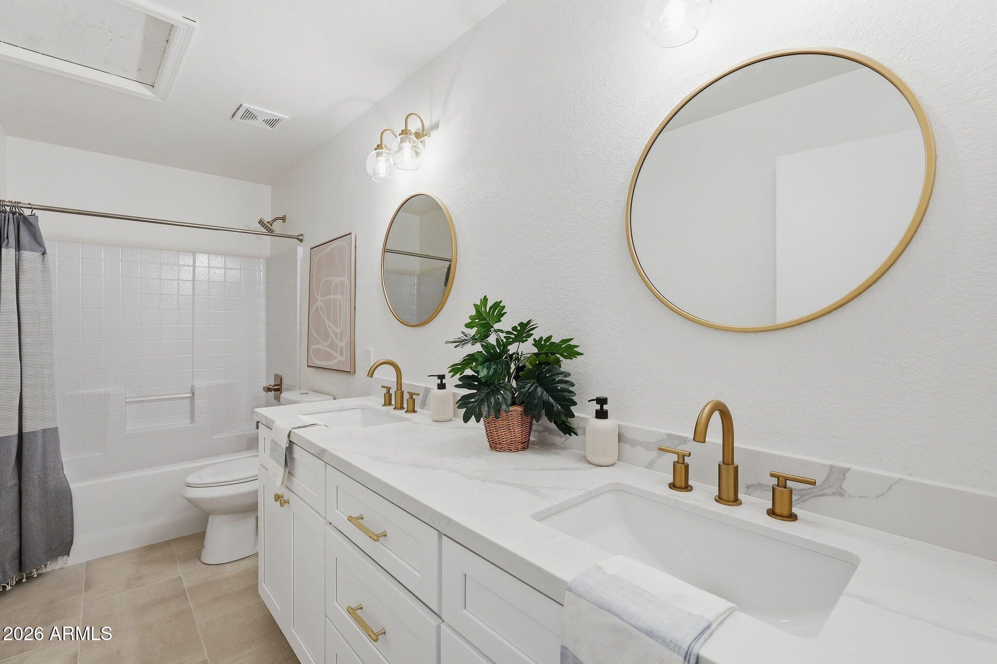 1635 East Fremont Road Phoenix, AZ 85042 - Photo 33 of 47 Hall Full Bath