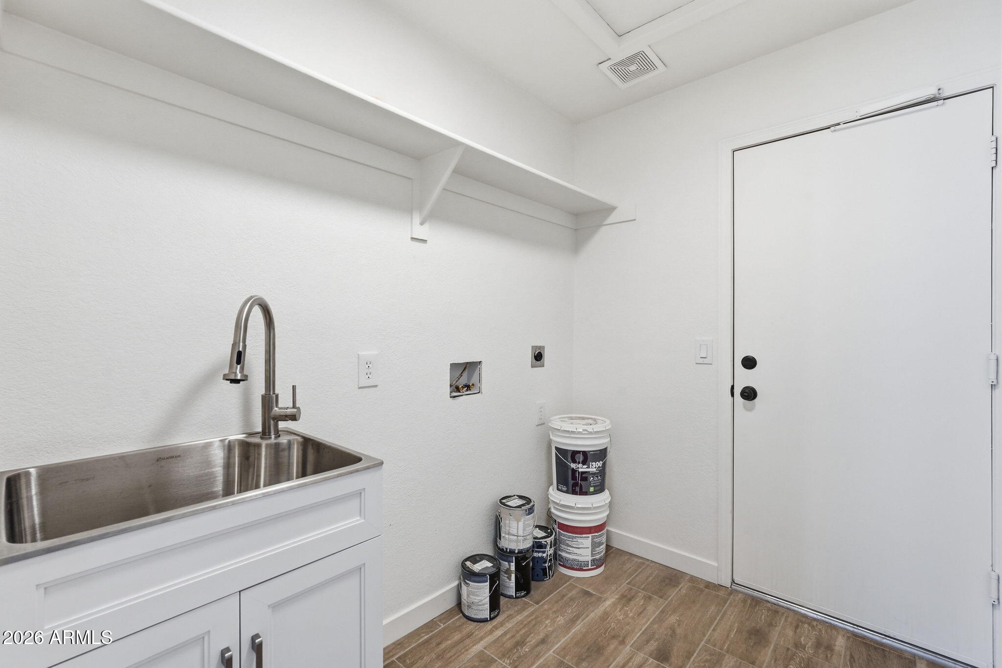 1635 East Fremont Road Phoenix, AZ 85042 - Photo 38 of 47 Laundry