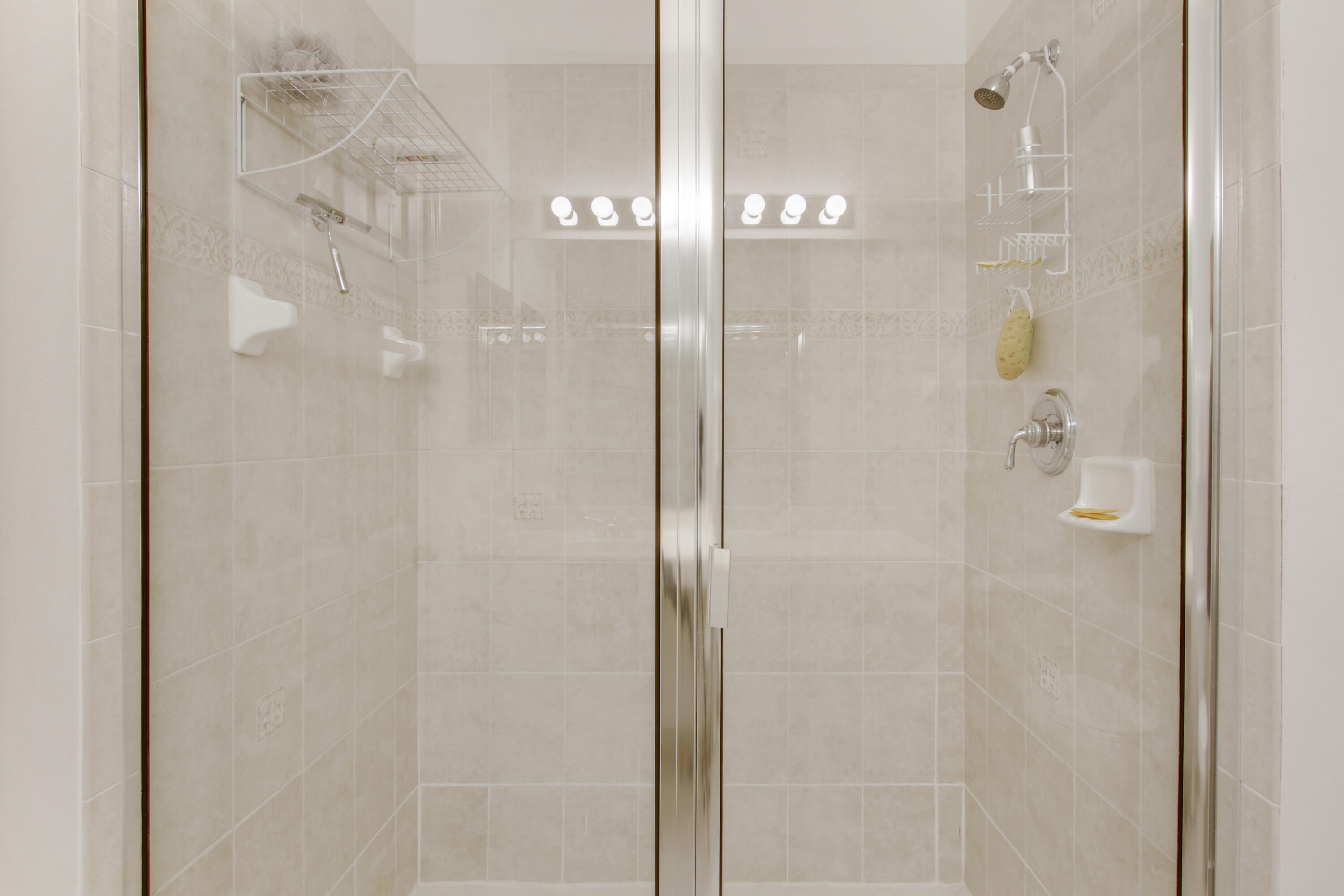 108 Lighthouse Circle, Unit B Jupiter, FL 33469 - Photo 21 of 33 a bathroom with a shower