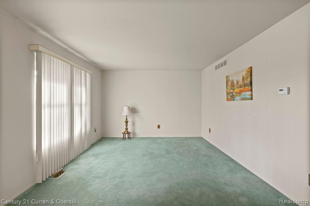 21648 Hall Road Woodhaven, MI 48183 - Photo 13 of 28