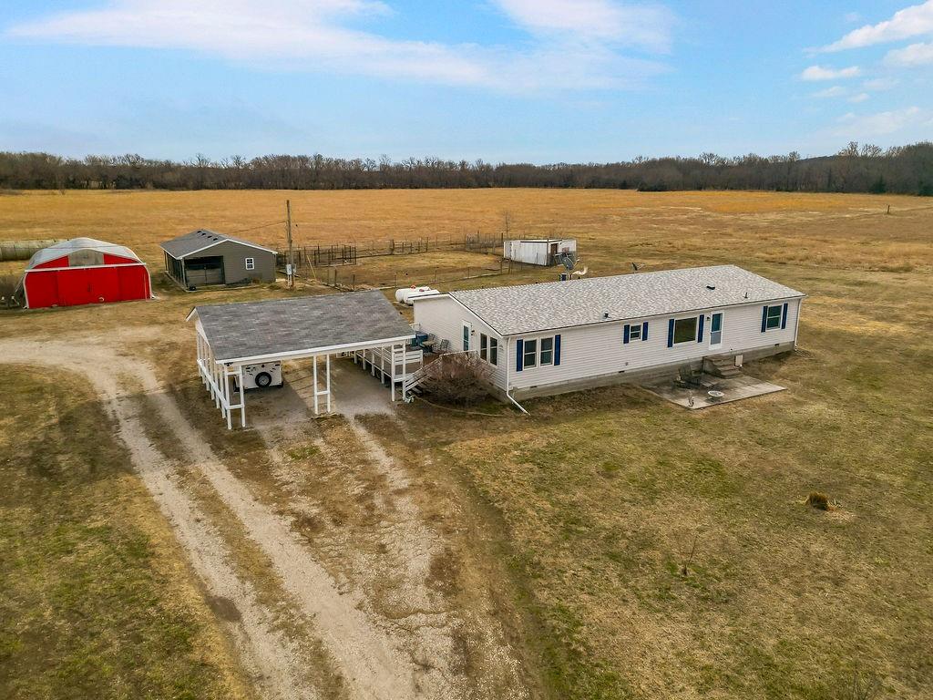 2715 Kelly Road Blue Mound, KS 66010 - Photo 2 of 53