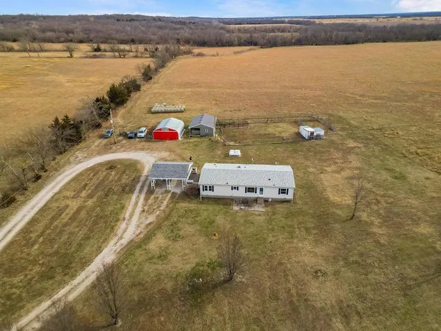 $385,000 | 2715 Kelly Road, Blue Mound, KS 66010