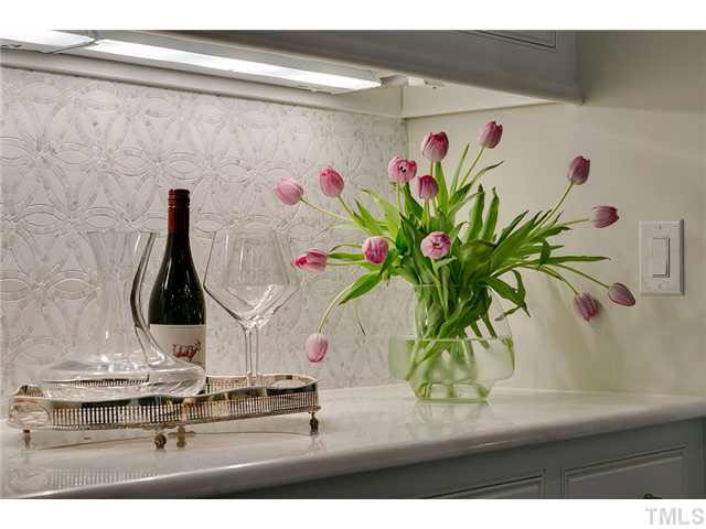418 Forsyth Street Raleigh, NC 27609 - Photo 10 of 25 a vase of flowers sitting on a table