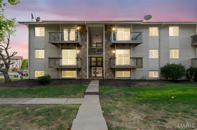 $119,800 | 113 Lemans Court, Unit 113, Lake St. Louis, MO 63367