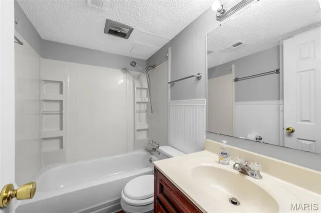 $119,800 | 113 Lemans Court, Unit 113, Lake St. Louis, MO 63367