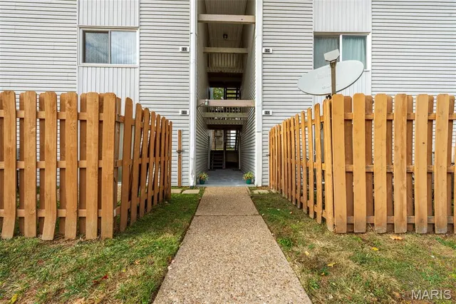 $119,800 | 113 Lemans Court, Unit 113, Lake St. Louis, MO 63367