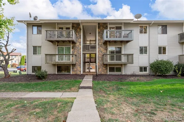 $119,800 | 113 Lemans Court, Unit 113, Lake St. Louis, MO 63367