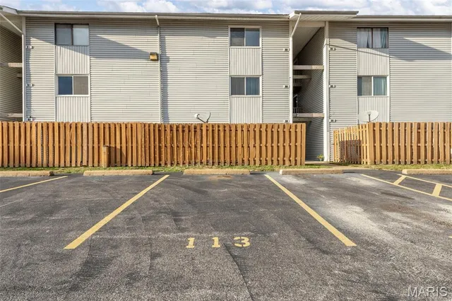 $119,800 | 113 Lemans Court, Unit 113, Lake St. Louis, MO 63367