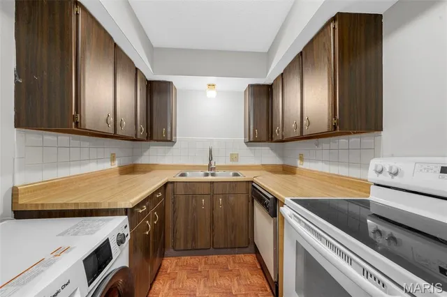 $119,800 | 113 Lemans Court, Unit 113, Lake St. Louis, MO 63367