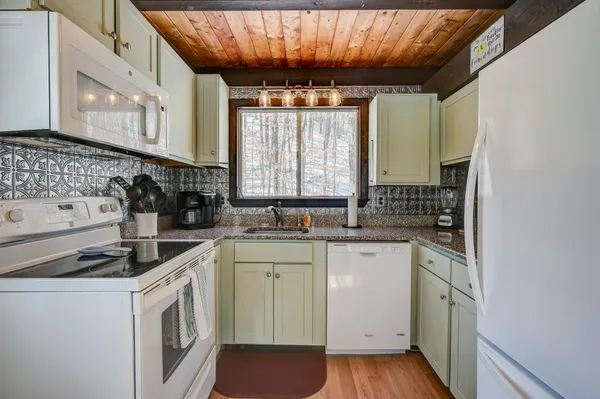 $389,000 | 26 Little Shore Drive, Madison, NH 03849