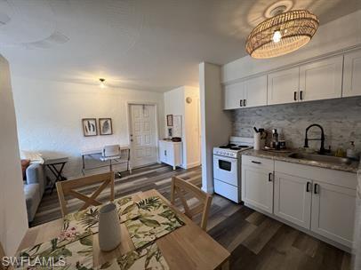 828 Wiggins Pass Road, Unit 9 Naples, FL 34110 - Photo 11 of 20