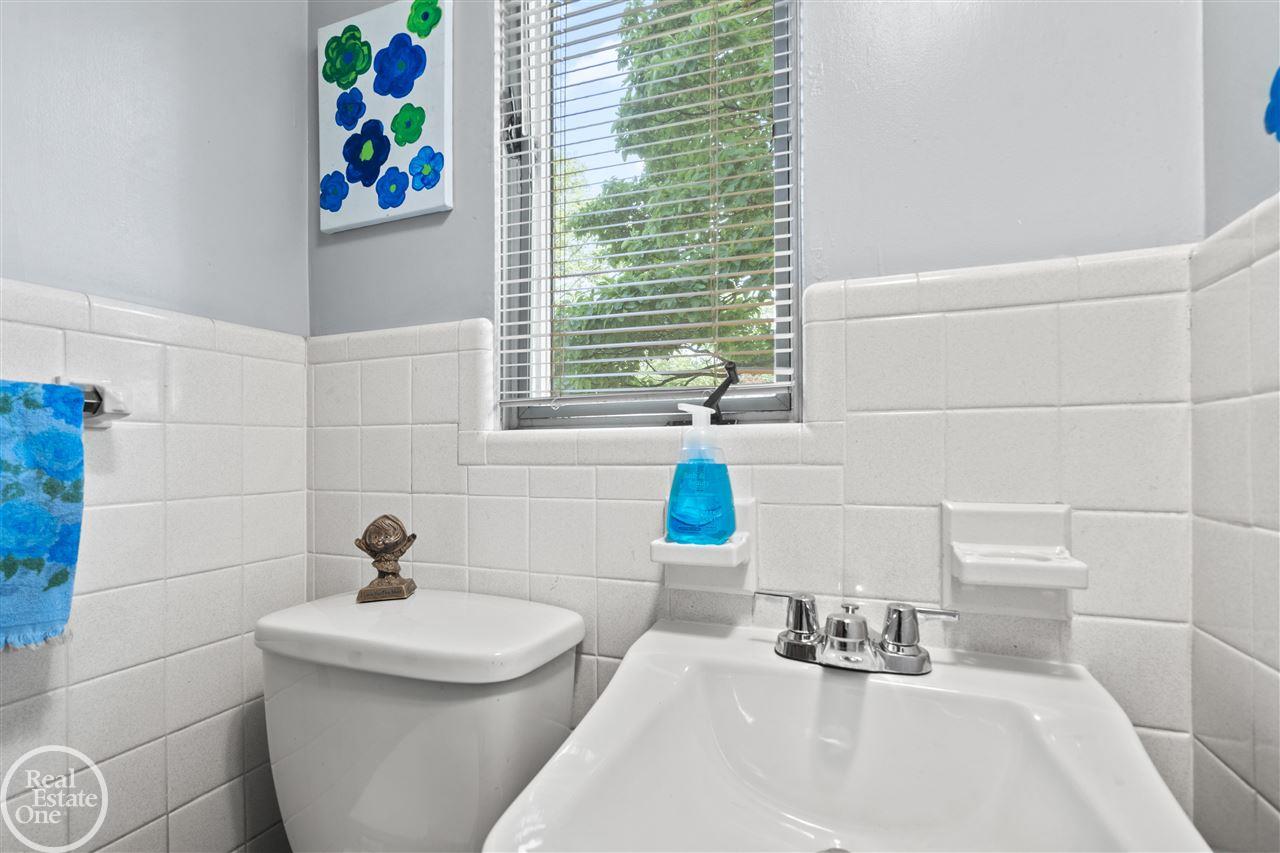 3132 Mt Vernon Road Port Huron, MI 48060 - Photo 21 of 28 50081228-20.JPG