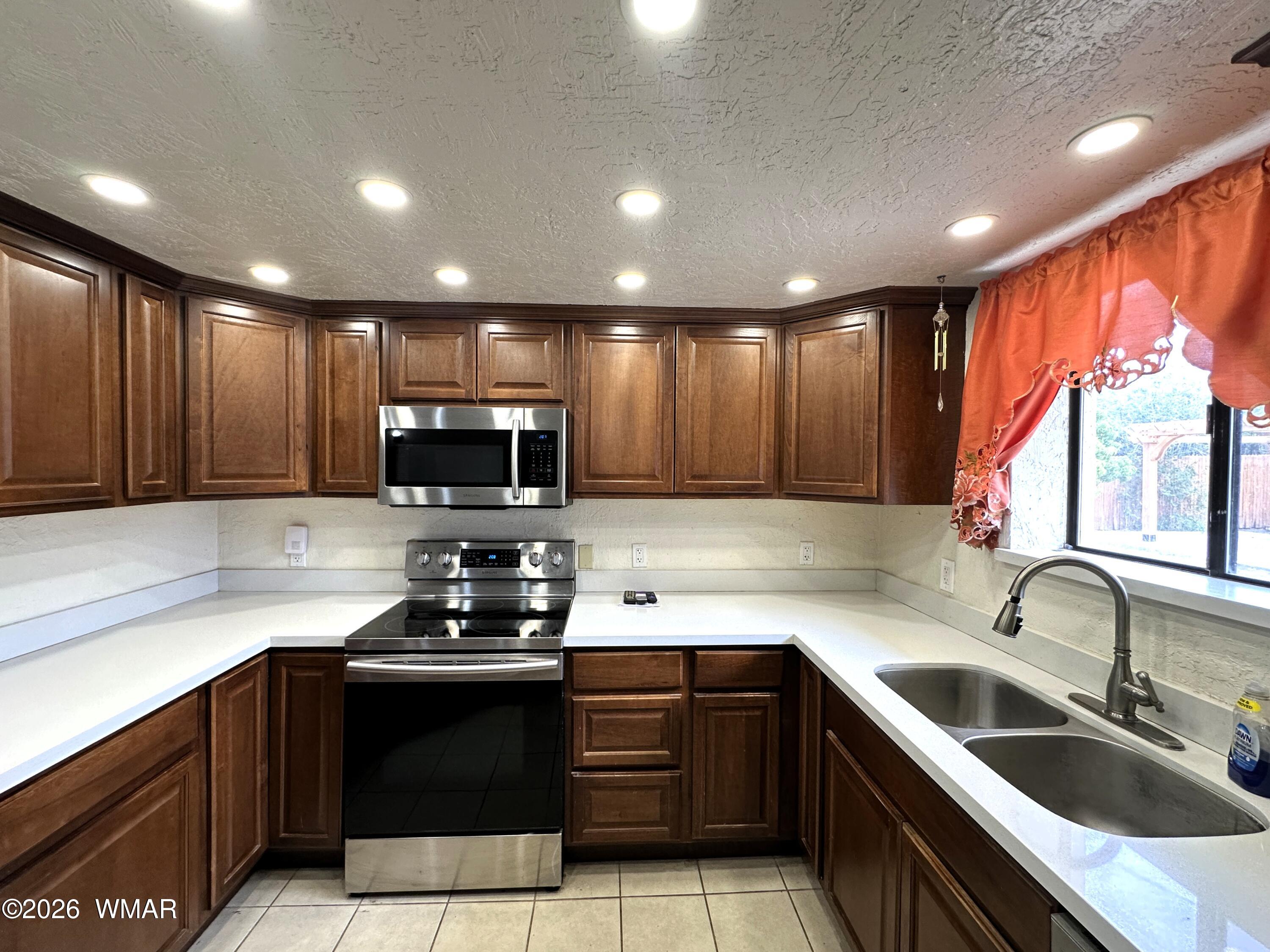 73 West 8th Street Eagar, AZ 85925 - Photo 2 of 39