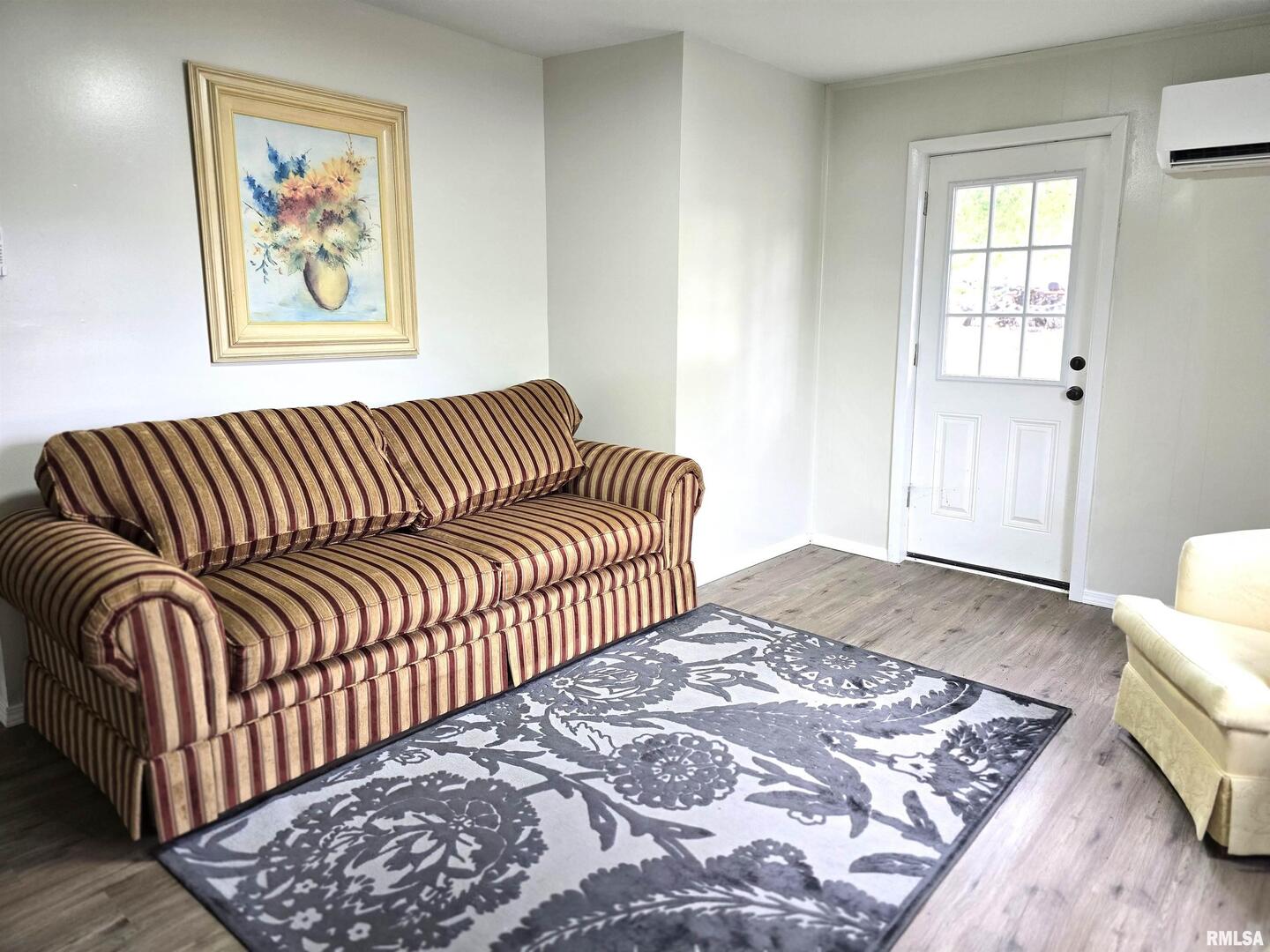 607 North Bluff Street Albany, IL 61230 - Photo 5 of 12