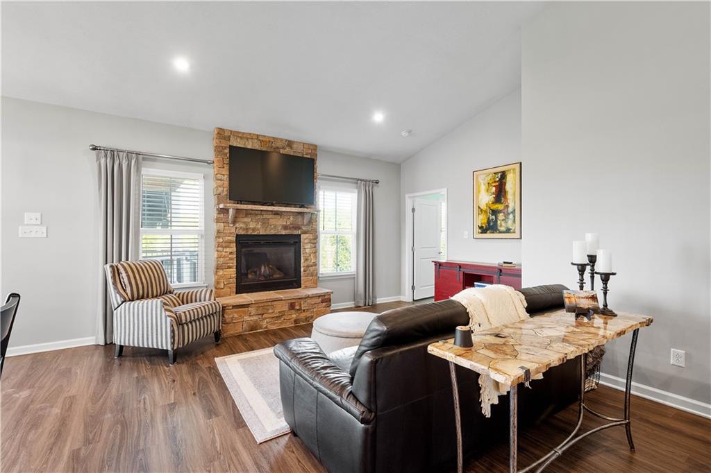 276 Regency Drive Eighty Four, PA 15330 - Photo 4 of 42