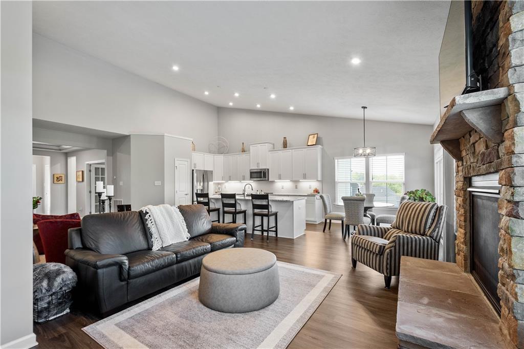 276 Regency Drive Eighty Four, PA 15330 - Photo 5 of 42