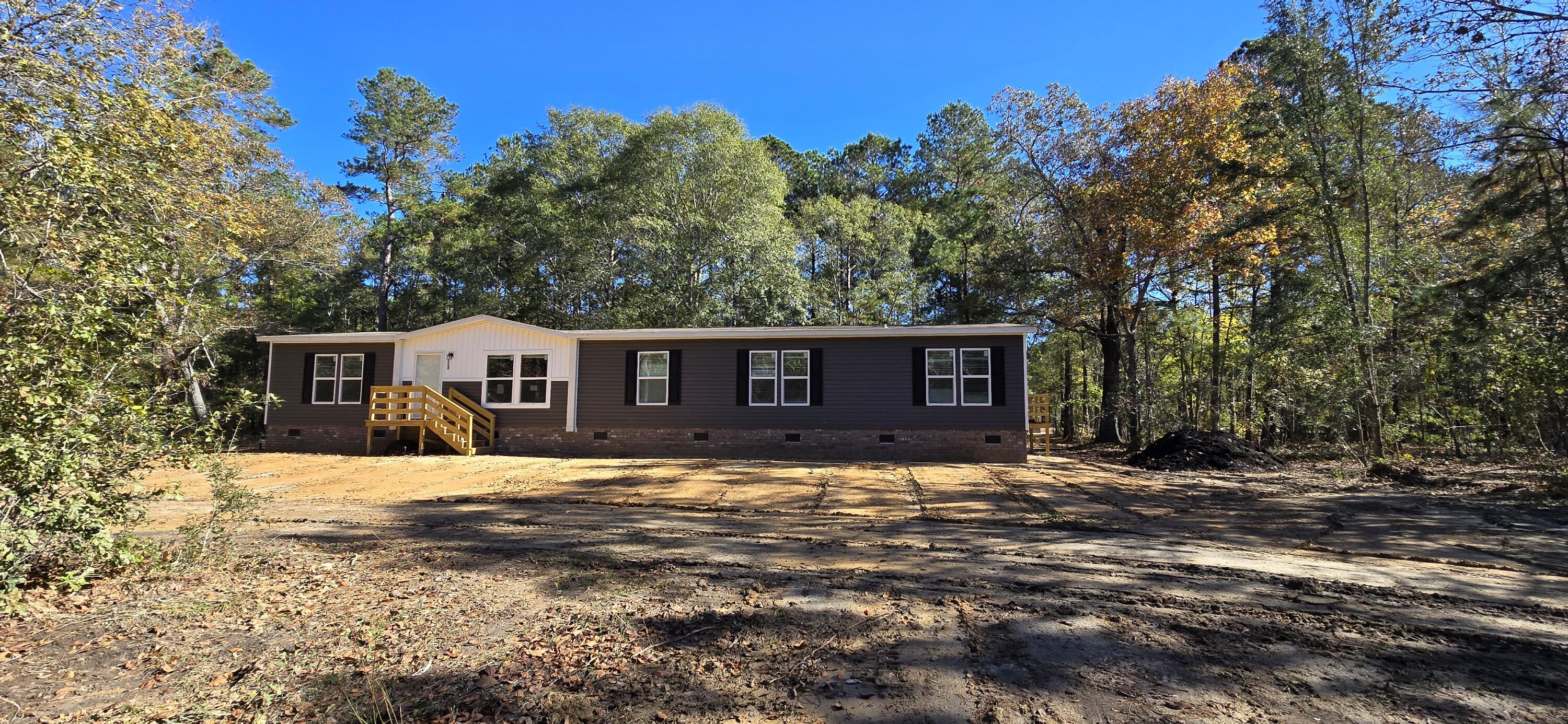 928 Tiger Loop St. Stephen, SC 29479 - Photo 3 of 10 5 bedroom house on 5 acres