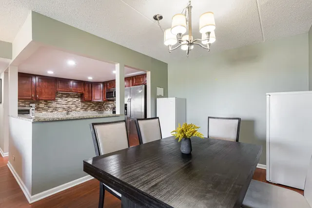 $218,000 | 450 Plum Creek Drive, Unit 410, Wheeling, IL 60090