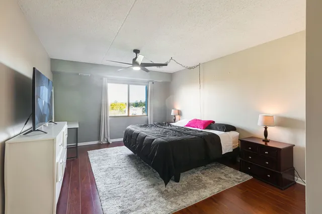 $218,000 | 450 Plum Creek Drive, Unit 410, Wheeling, IL 60090