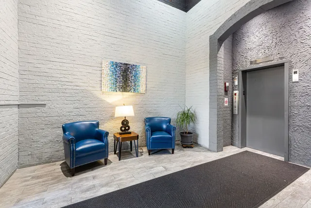 $218,000 | 450 Plum Creek Drive, Unit 410, Wheeling, IL 60090