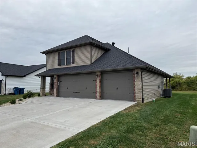 $307,000 | 3617 Justine Drive, Pontoon Beach, IL 62040