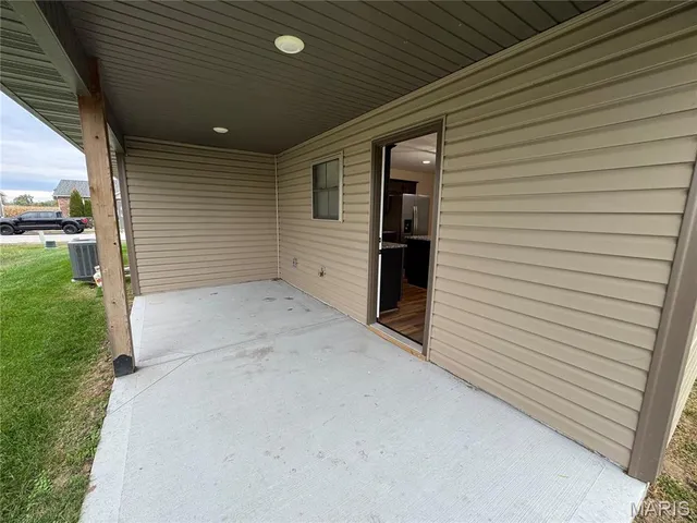 $307,000 | 3617 Justine Drive, Pontoon Beach, IL 62040