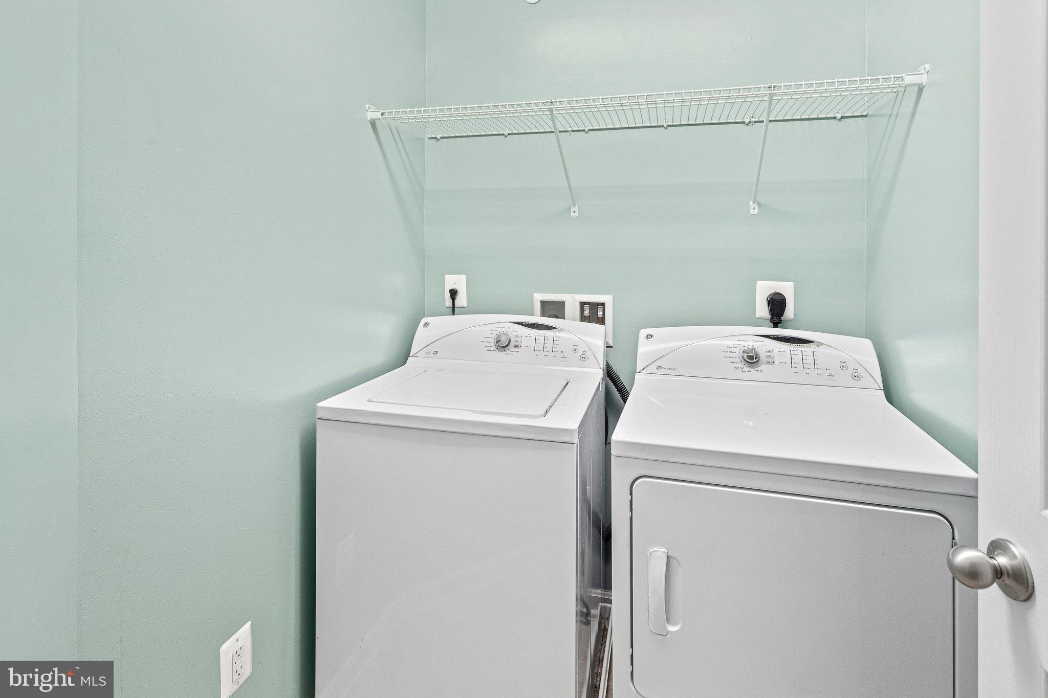 3445 Eagle Ridge Drive Woodbridge, VA 22191 - Photo 21 of 39 a utility room with dryer and washer
