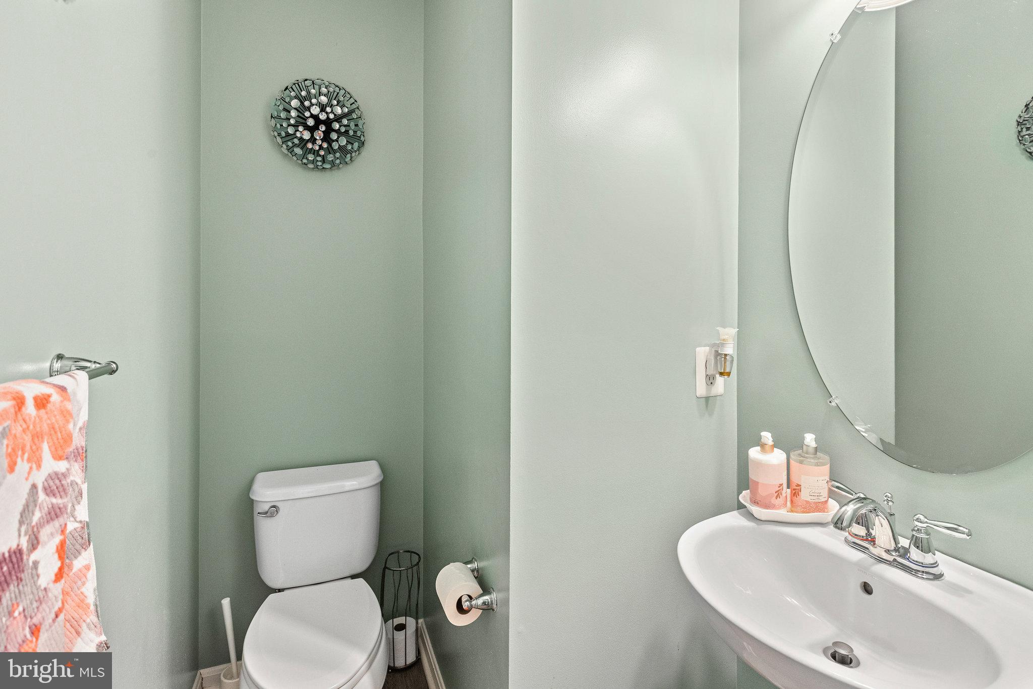 3445 Eagle Ridge Drive Woodbridge, VA 22191 - Photo 5 of 39 a bathroom with a toilet sink and mirror