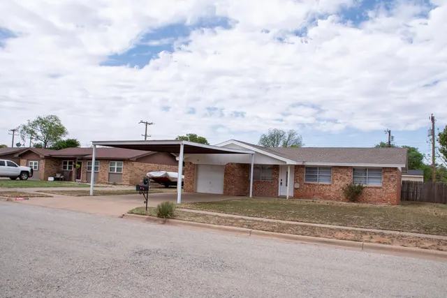 an outdoor view of a house